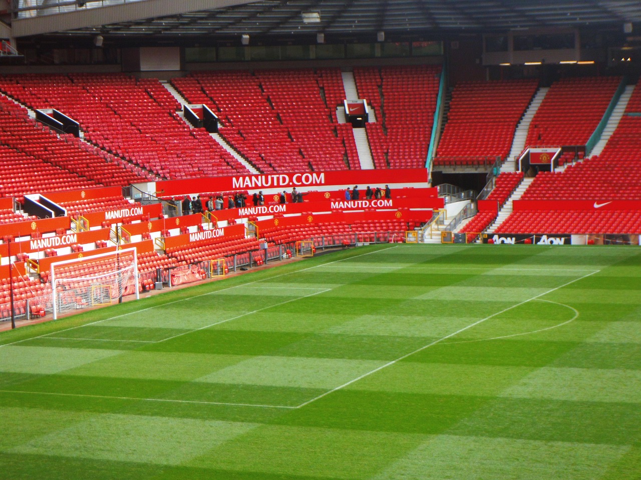 Manchester United Travel Guide: Visiting Old Trafford and Exploring Manchester